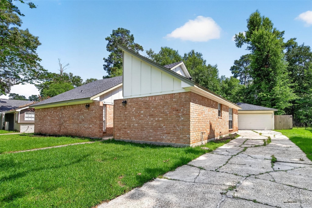 1834 Shadow Rock Drive - Photo 2