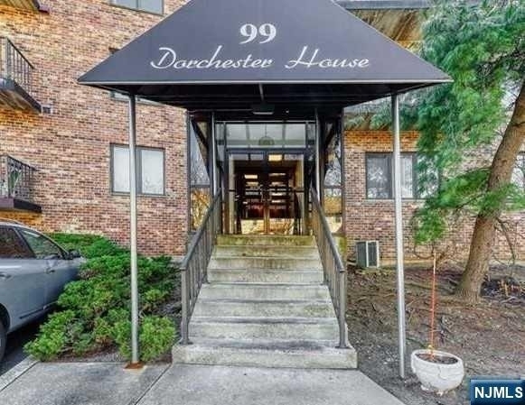 99 Teaneck - Photo 0