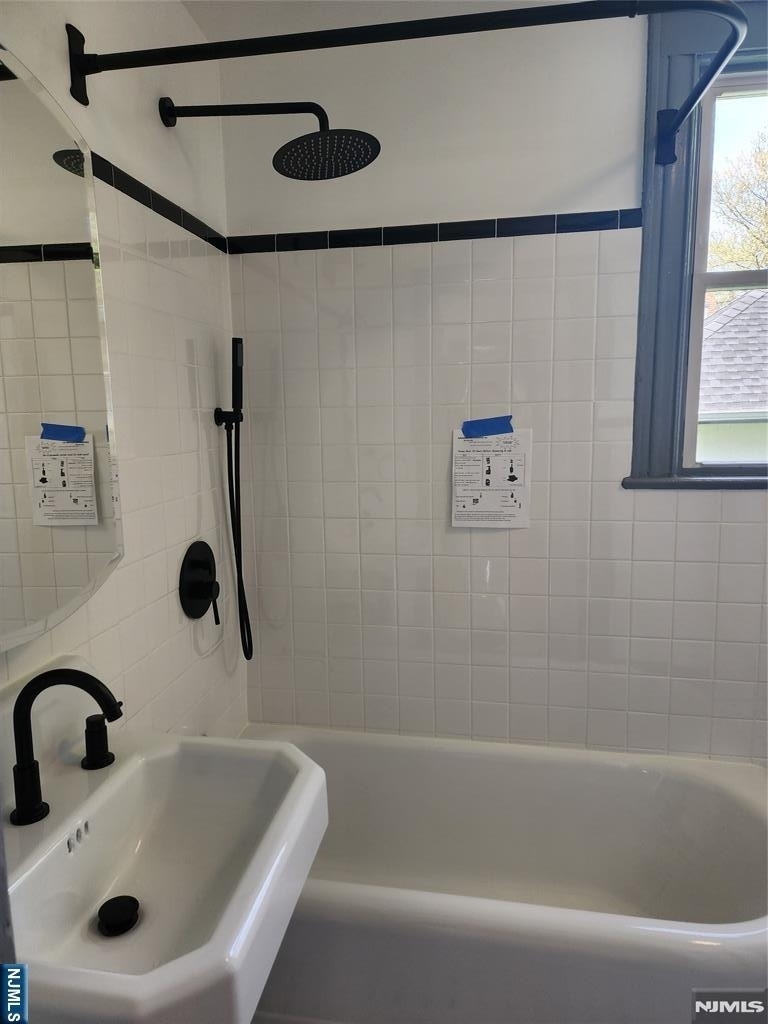 32 Euclid - Photo 12