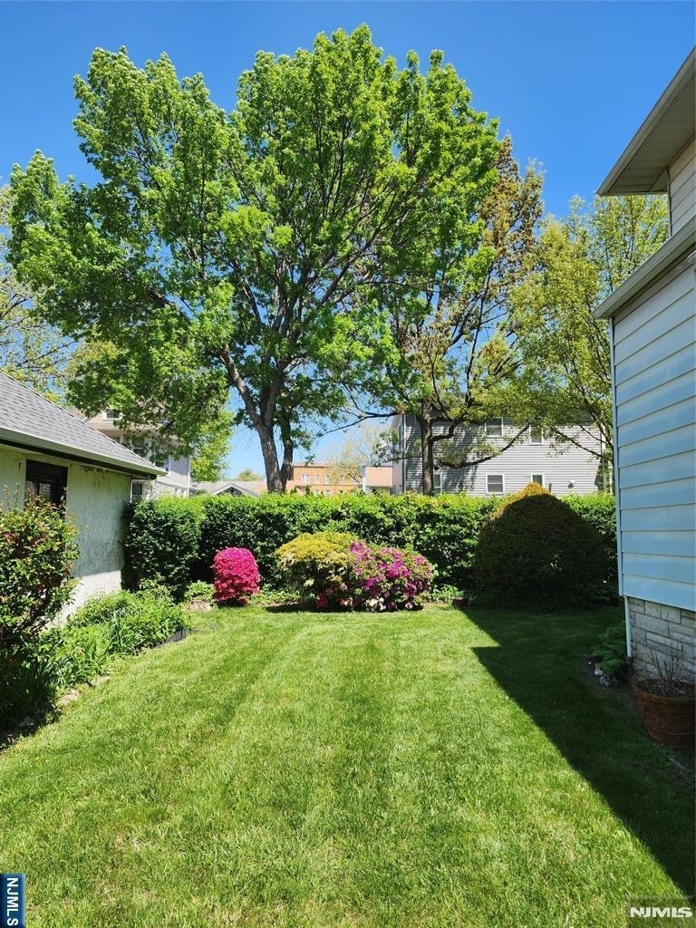 32 Euclid - Photo 13