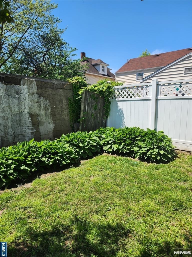 32 Euclid - Photo 15
