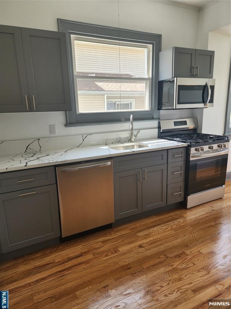 32 Euclid - Photo 3