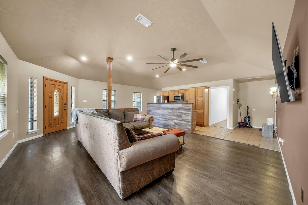 303 Shawnee Drive - Photo 1