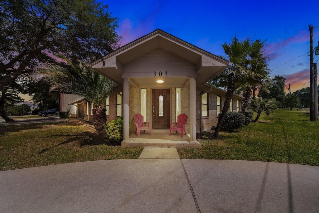 303 Shawnee Drive - Photo 0