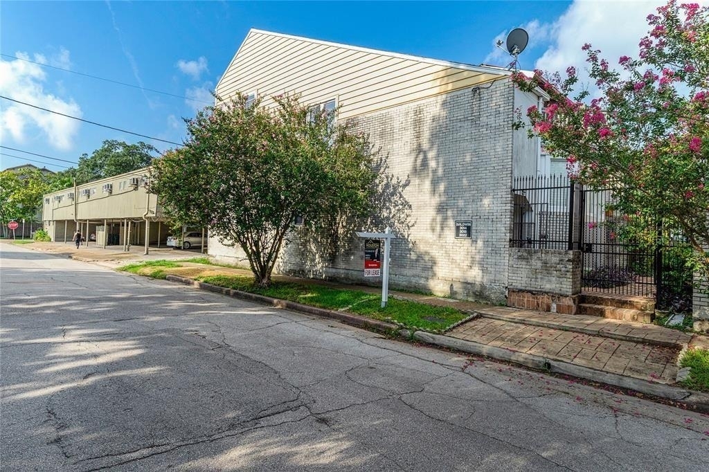 3022 Baldwin Street - Photo 15