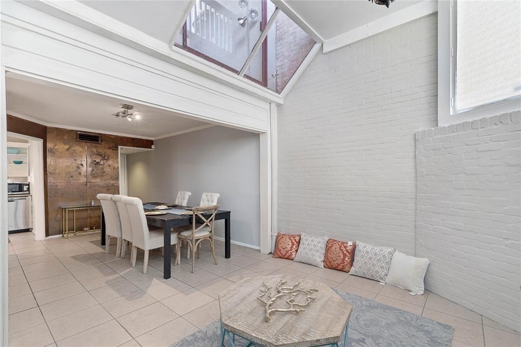 3022 Baldwin Street - Photo 2
