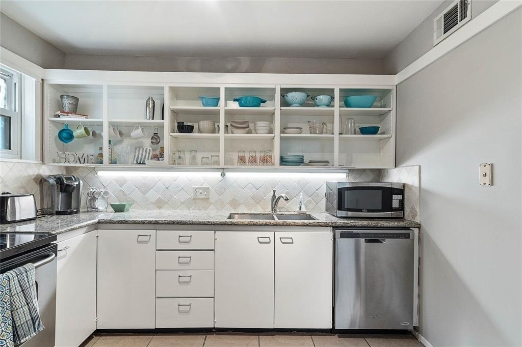 3022 Baldwin Street - Photo 8