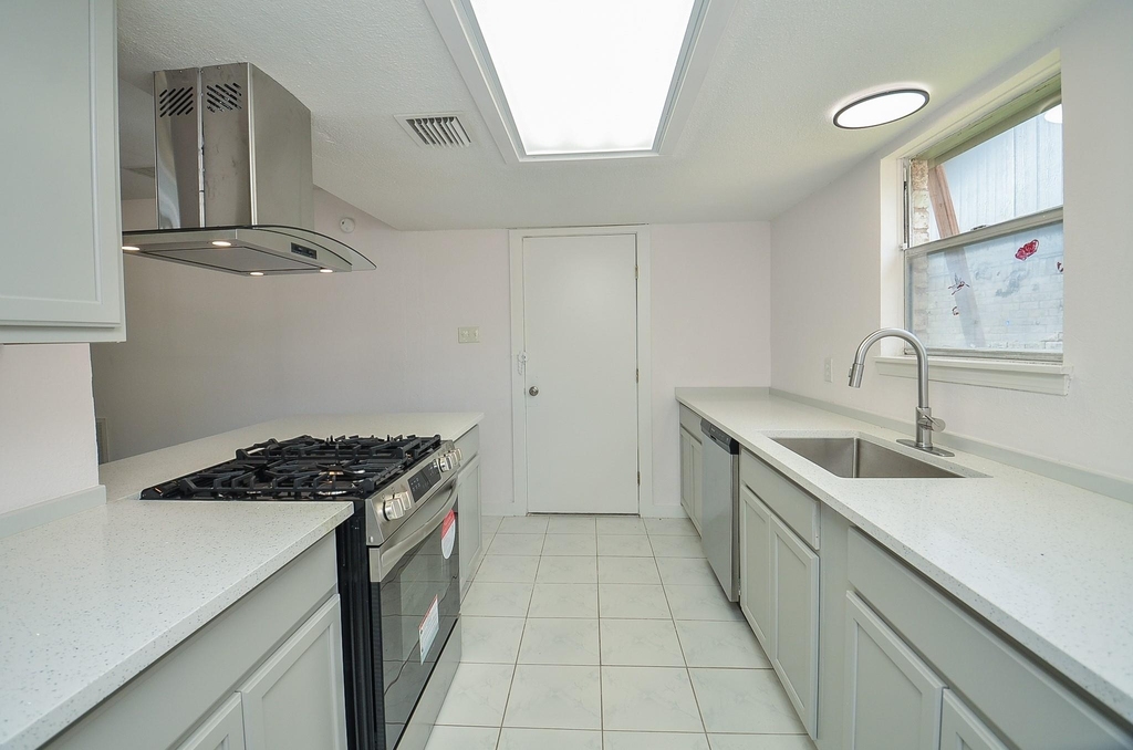 3722 Brier Gardens Drive - Photo 5