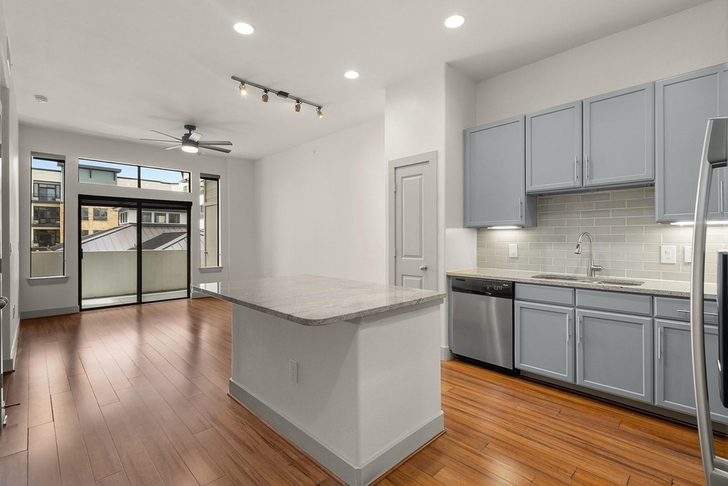 1616 W Dallas Street - Photo 0