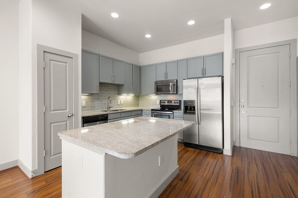 1616 W Dallas Street - Photo 2