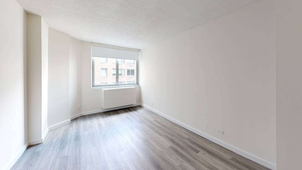 401 E 34th St - Photo 3