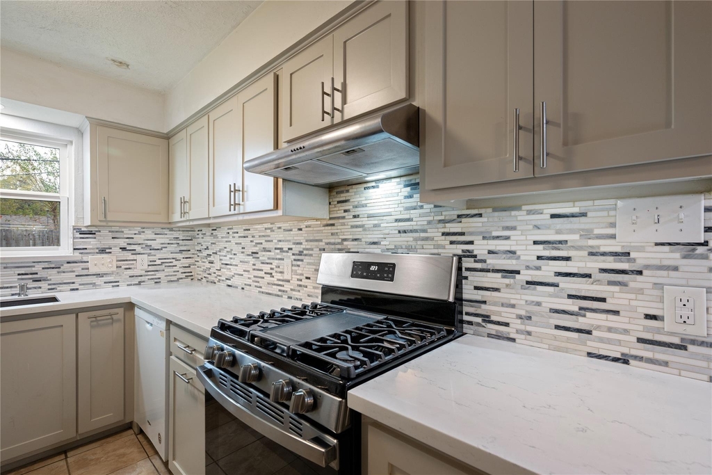 8110 Bob White Drive - Photo 6
