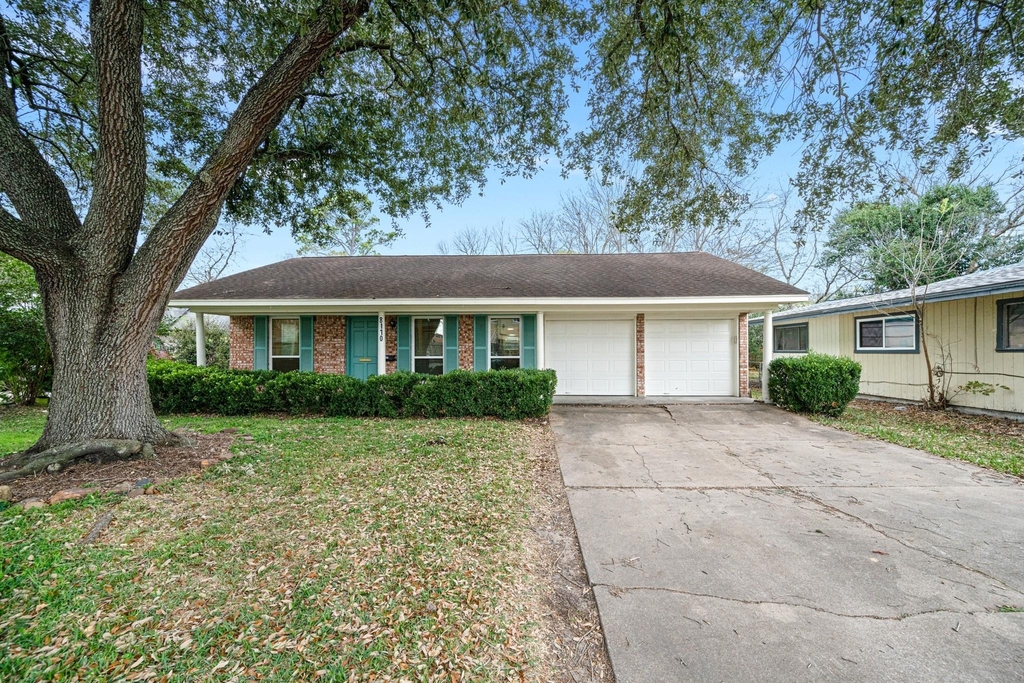 8110 Bob White Drive - Photo 0