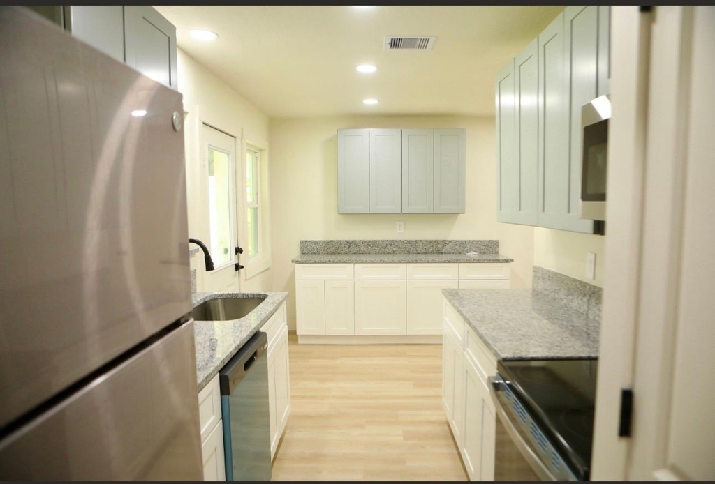5831 Chinaberry Drive - Photo 4