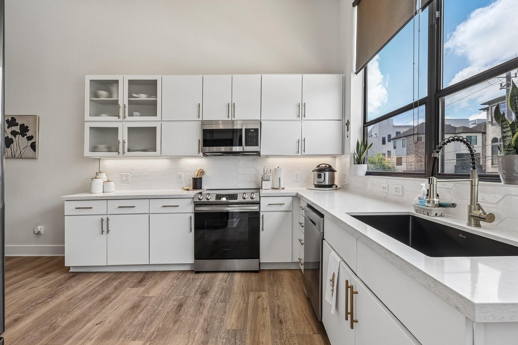 2305 Camden Drive - Photo 9