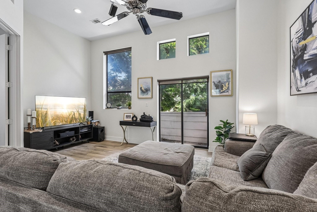 2305 Camden Drive - Photo 3