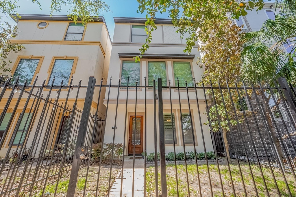 2808 St Emanuel Street - Photo 2