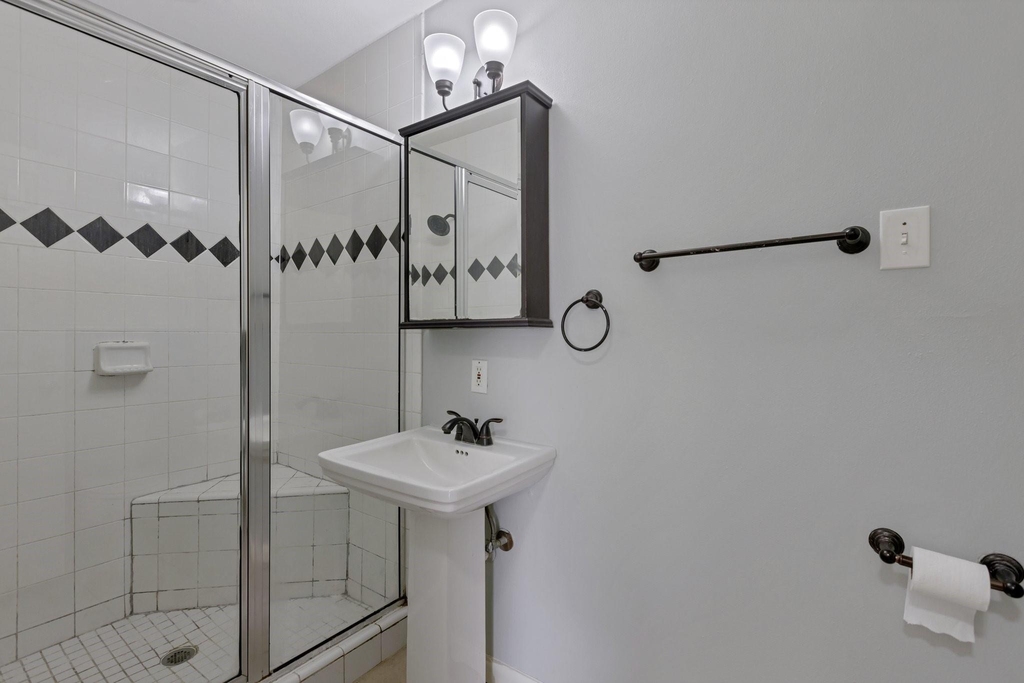 4750 Sanford Road - Photo 11