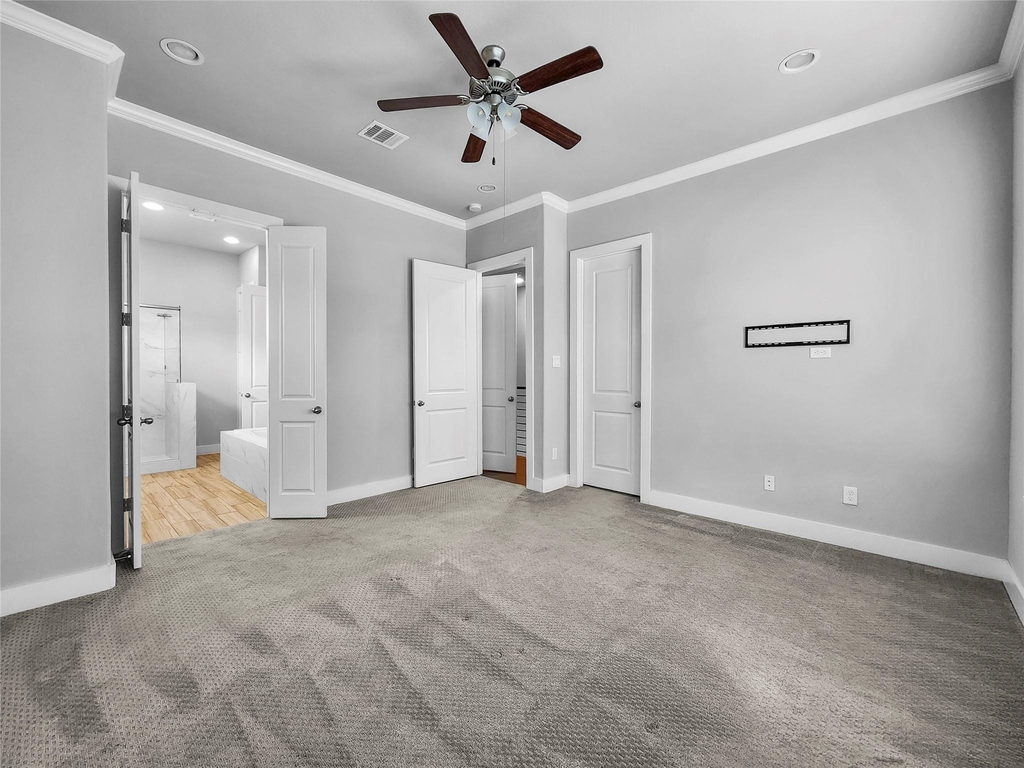 910 W 35th Street - Photo 8