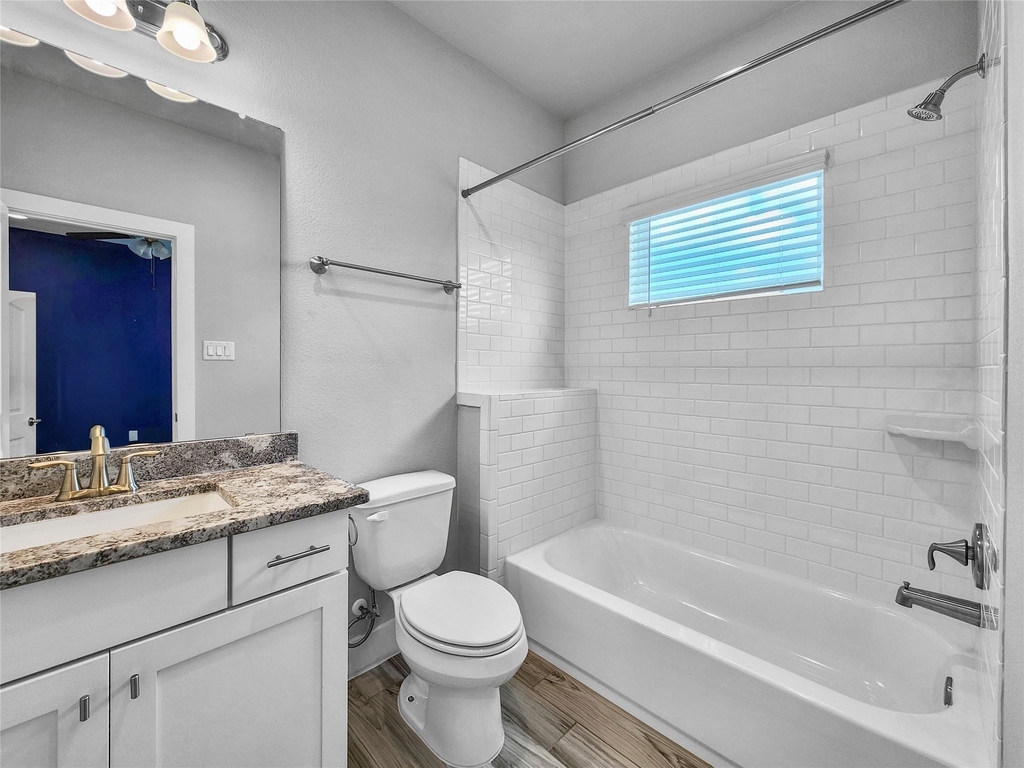 910 W 35th Street - Photo 10