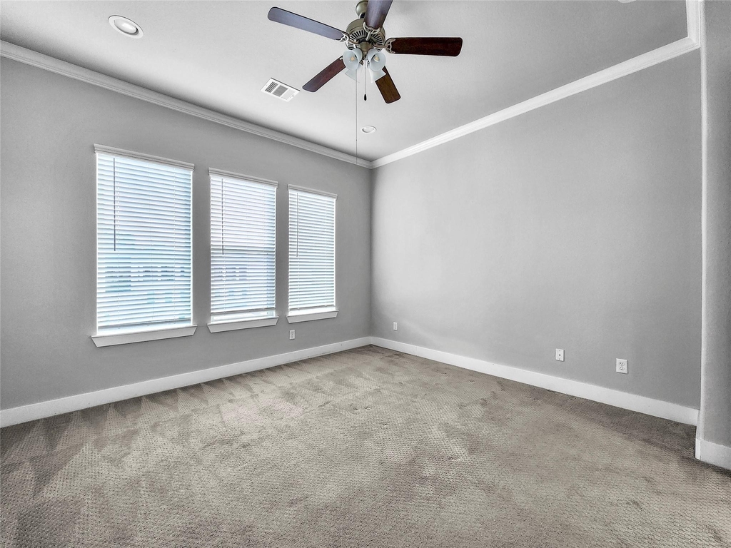 910 W 35th Street - Photo 7