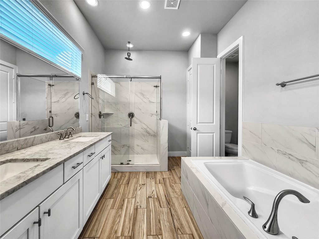 910 W 35th Street - Photo 1