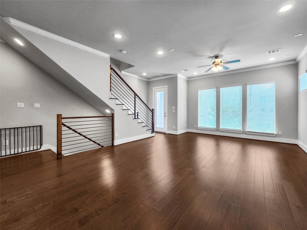 910 W 35th Street - Photo 4