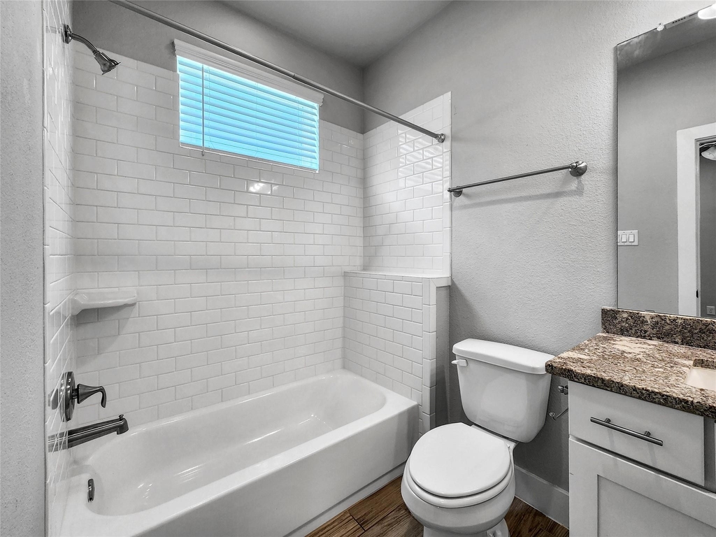 910 W 35th Street - Photo 12