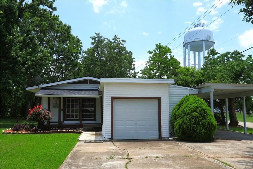 302 Circle Way - Photo 1