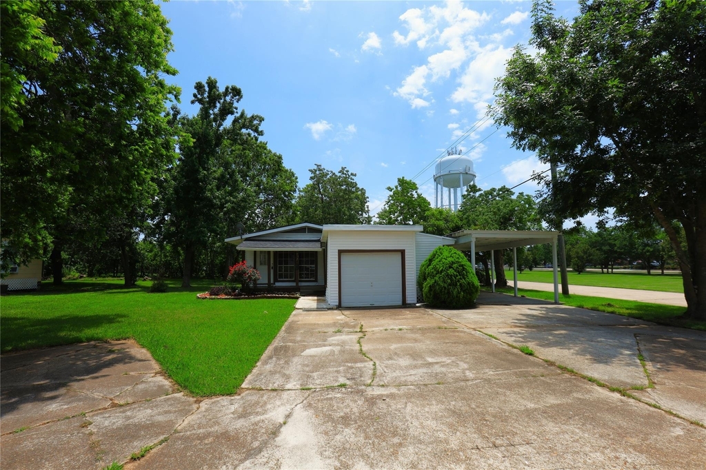 302 Circle Way - Photo 0