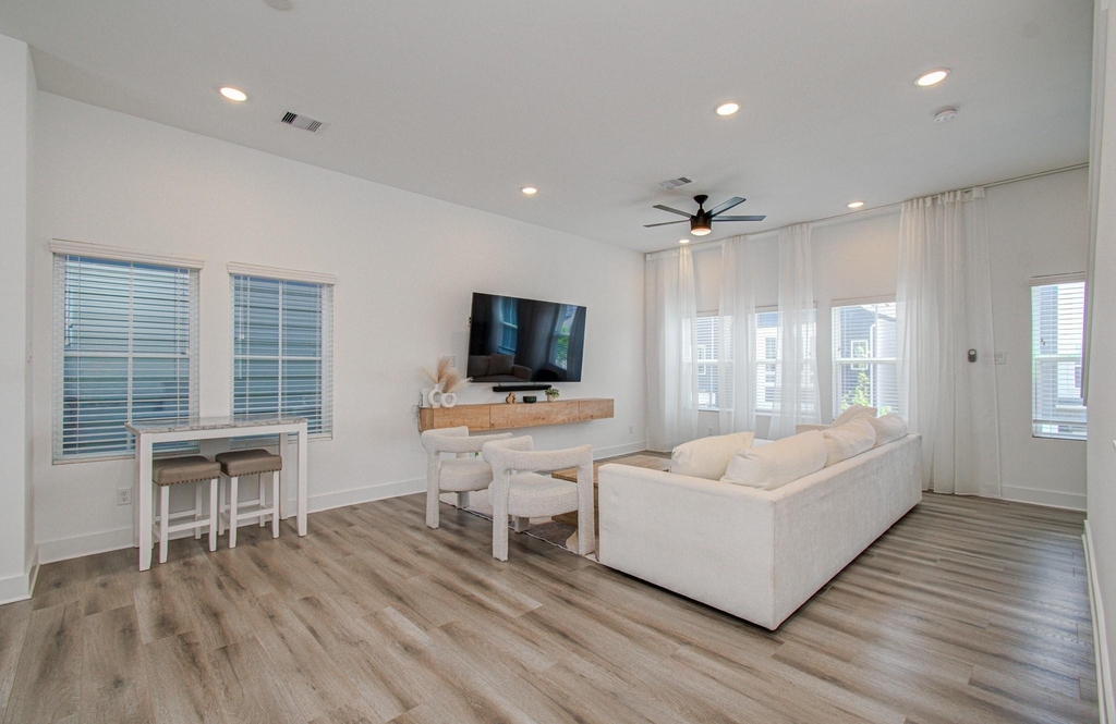 8325 Springwood Creek Lane - Photo 11