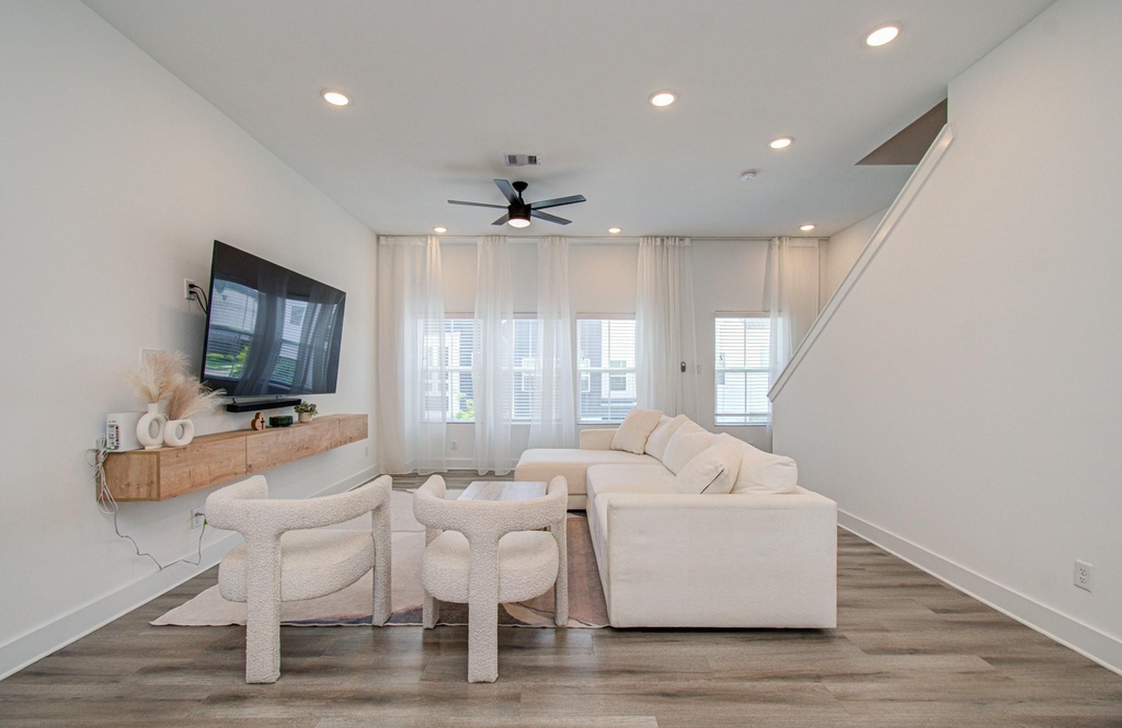 8325 Springwood Creek Lane - Photo 13