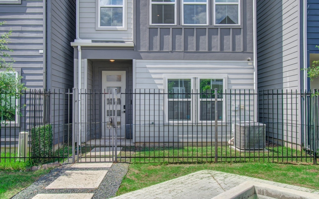 8325 Springwood Creek Lane - Photo 4