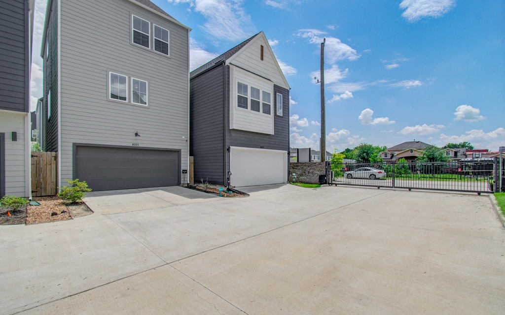 8325 Springwood Creek Lane - Photo 37