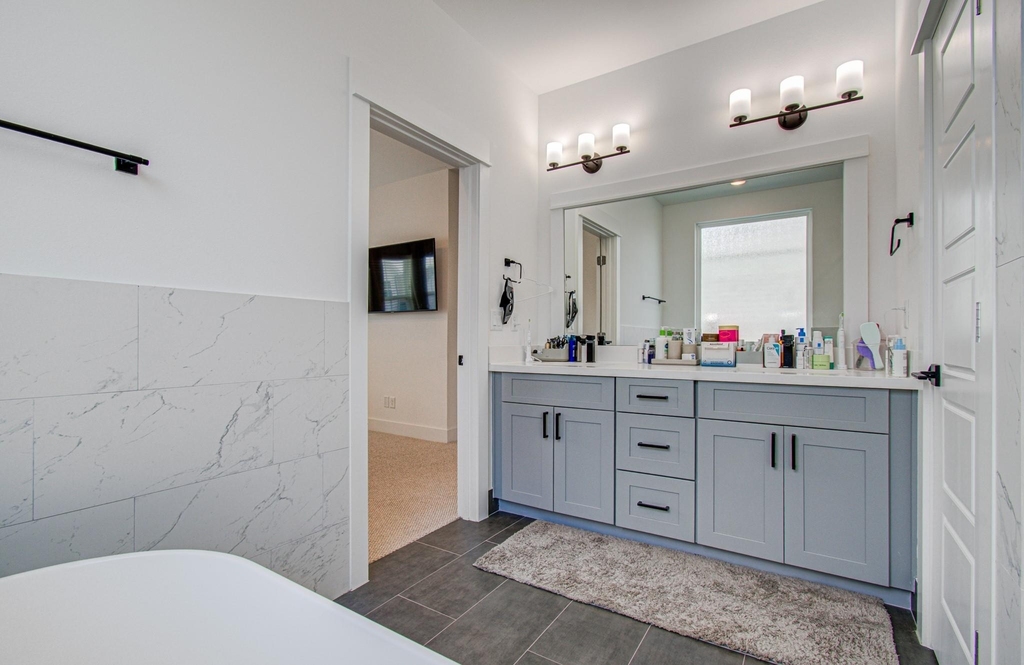 8325 Springwood Creek Lane - Photo 32