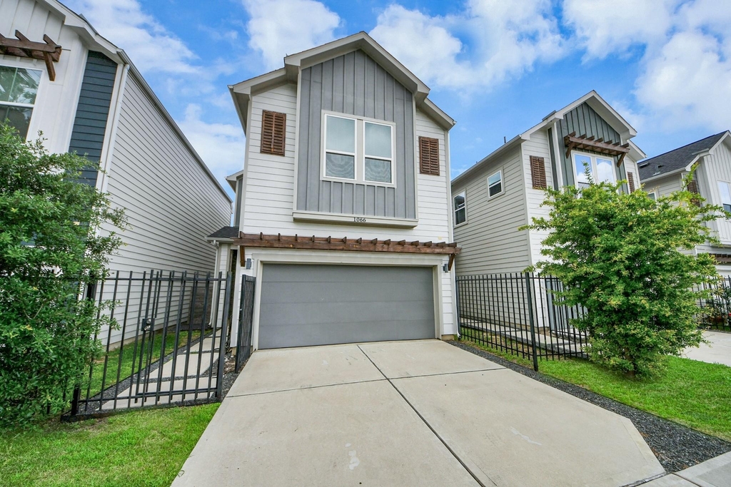 1066 Mansfield Street - Photo 1