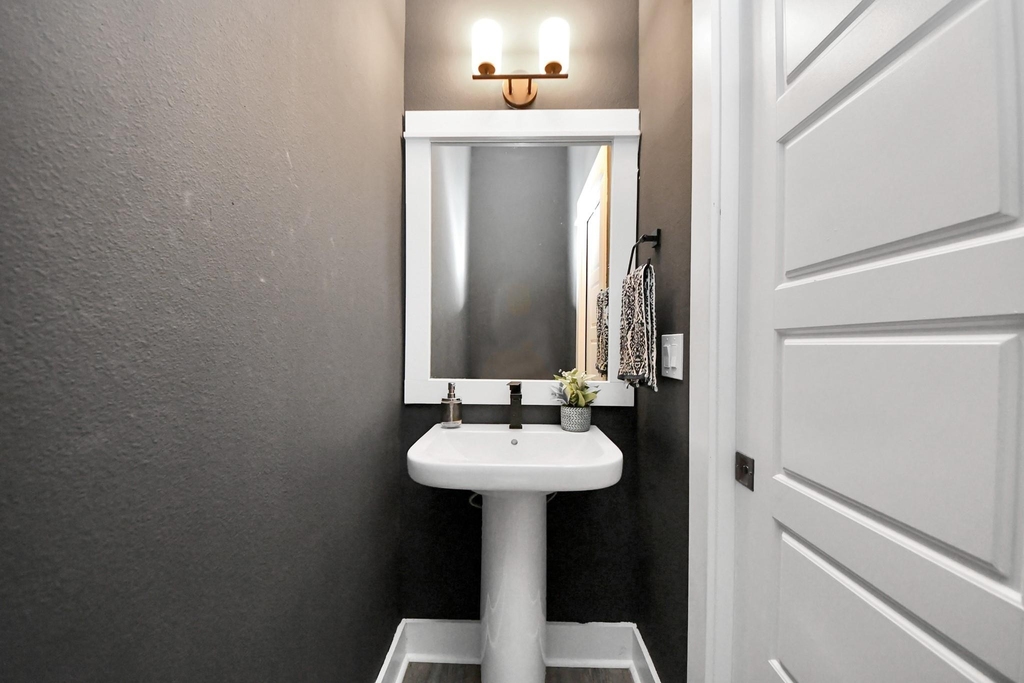 1066 Mansfield Street - Photo 19