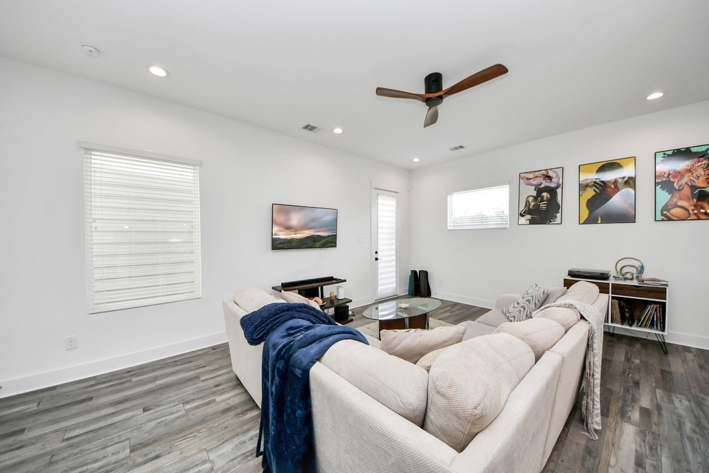 1066 Mansfield Street - Photo 7