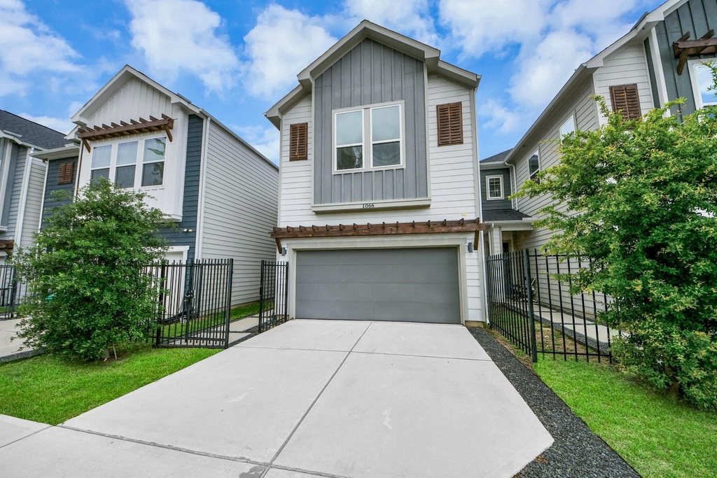 1066 Mansfield Street - Photo 2