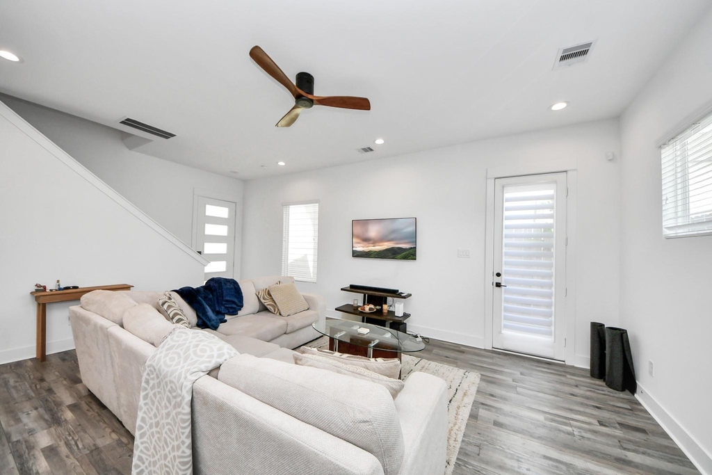 1066 Mansfield Street - Photo 10