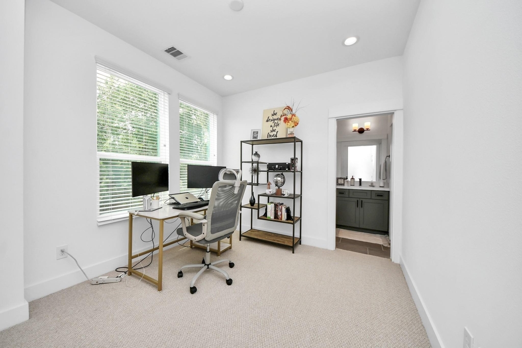 1066 Mansfield Street - Photo 32