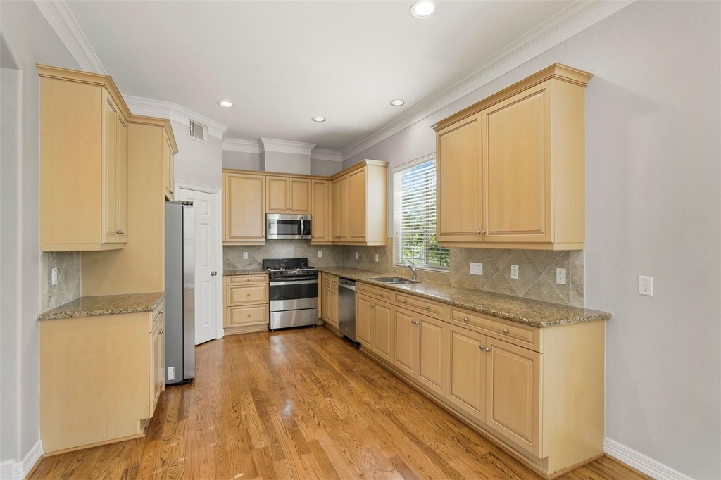 822 Stuart Street - Photo 10