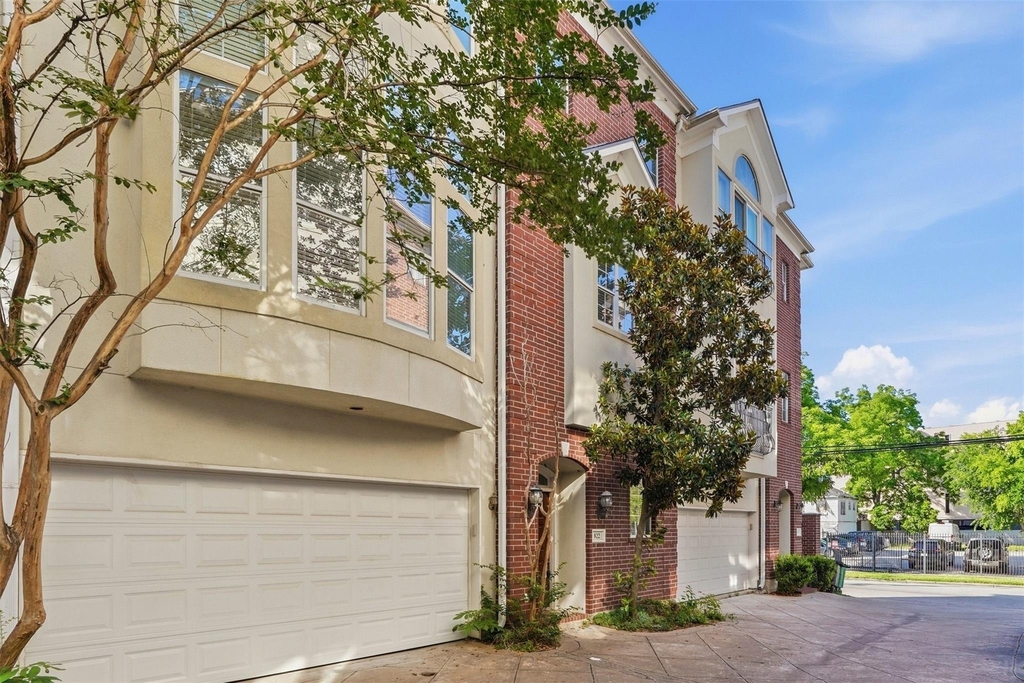 822 Stuart Street - Photo 1