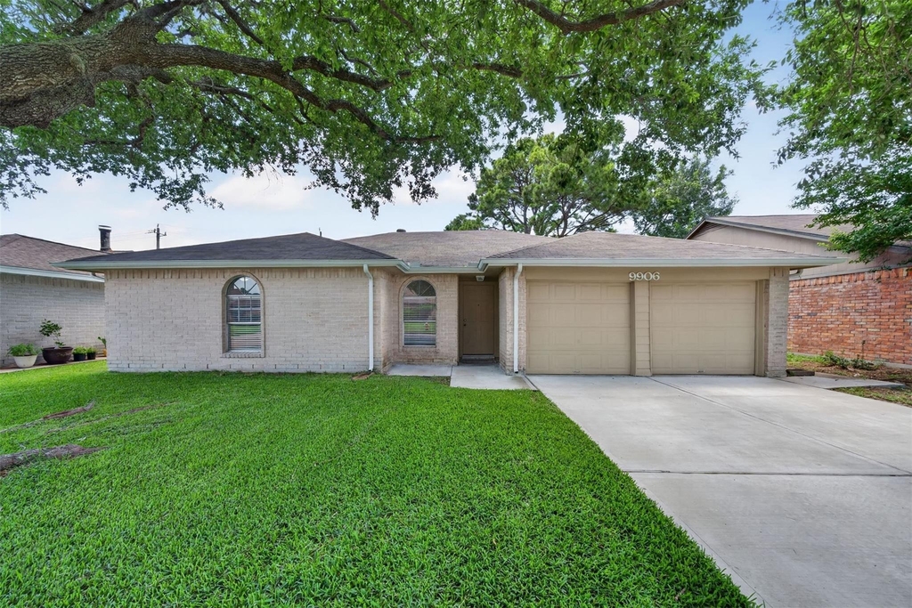 9906 Rocky Hollow Road - Photo 0