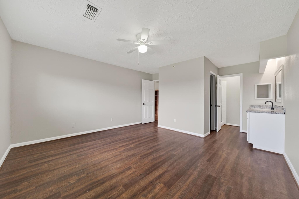 9906 Rocky Hollow Road - Photo 10
