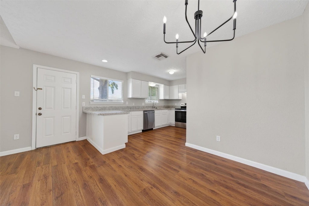 9906 Rocky Hollow Road - Photo 4