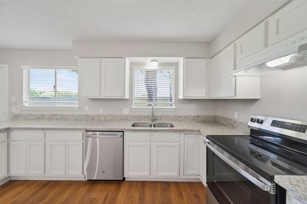 9906 Rocky Hollow Road - Photo 7