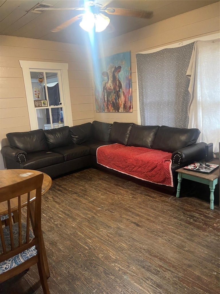 707 Avenue J - Photo 2