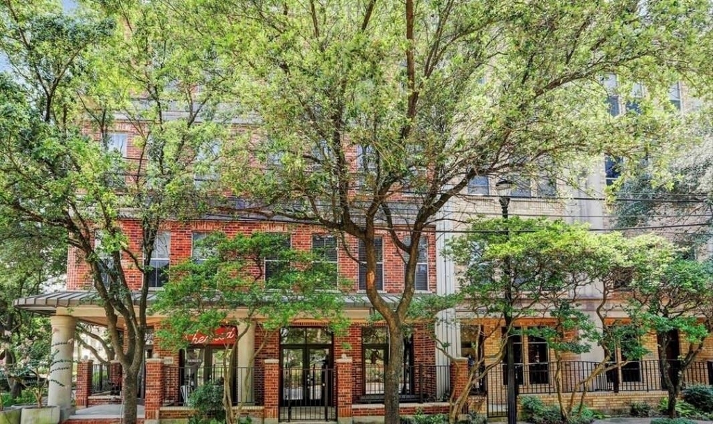 1618 Elgin Street - Photo 1