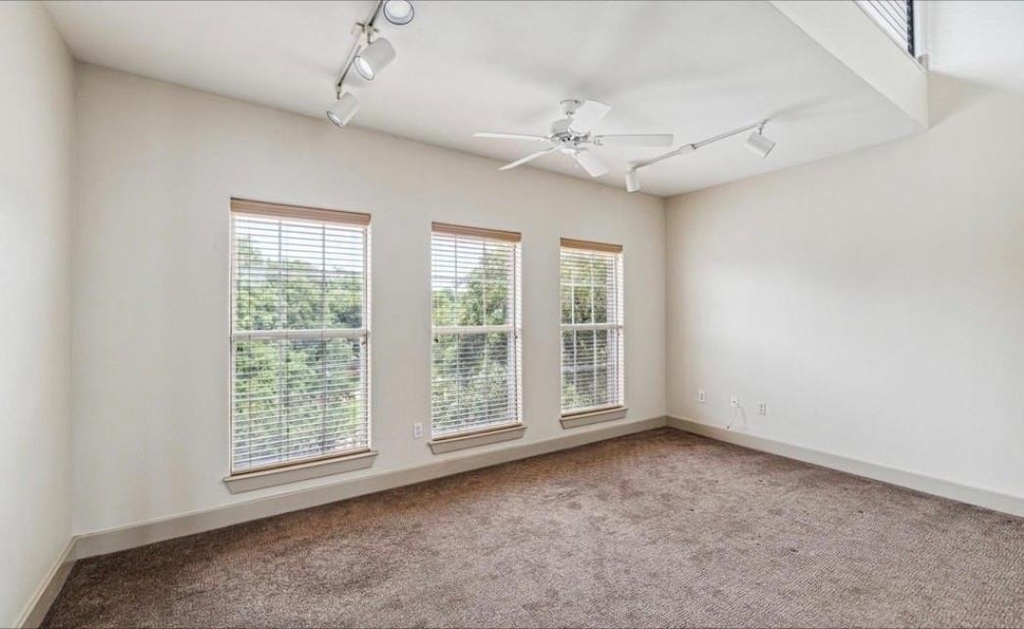 1618 Elgin Street - Photo 9